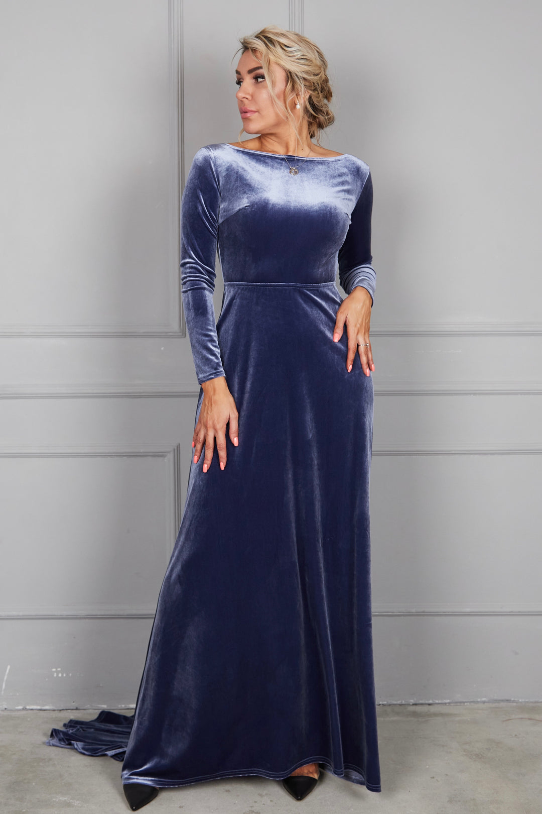 Long-Sleeve Velvet Evening Gown with V-Back & Sweep Train - Balvory