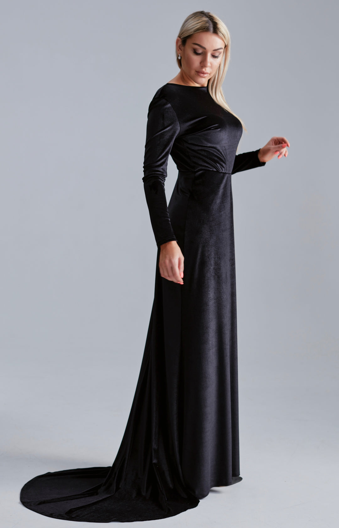 Long-Sleeve Velvet Evening Gown with V-Back & Sweep Train - Balvory
